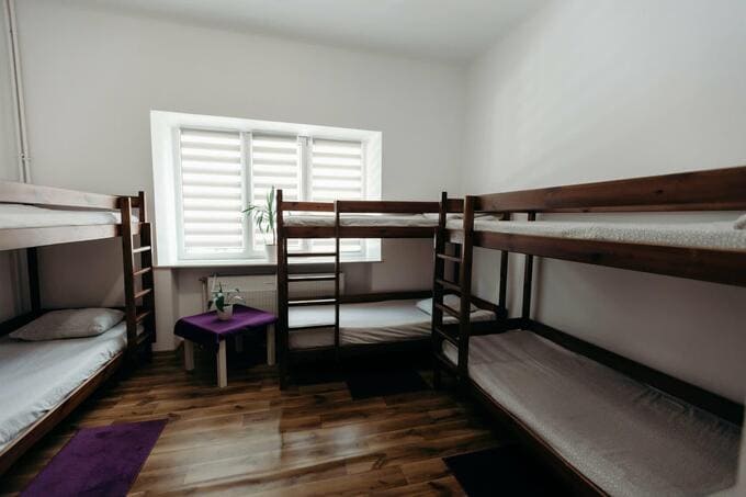 Комфортное проживание в общих комнатах от 1 до 10 человек: раздельные номера для женщин и мужчин