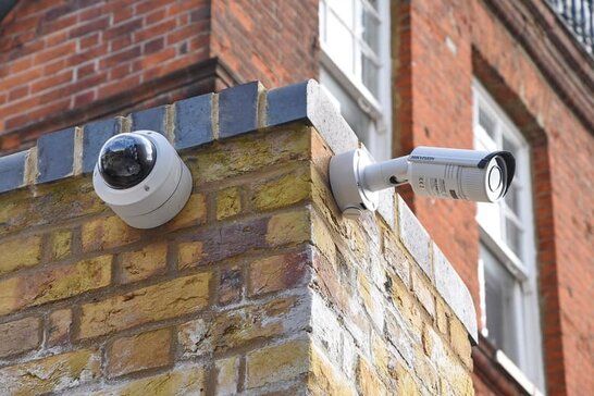 Безопасное проживание в наших хостелах: видеокамеры и охрана 24/7